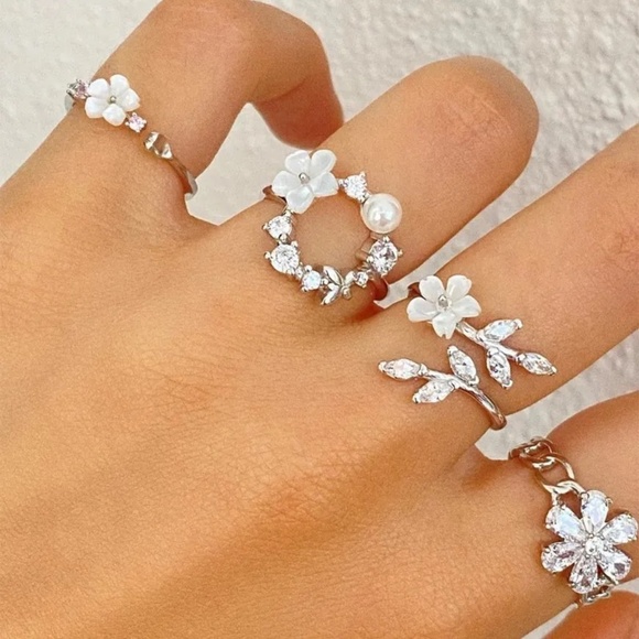 **ARMELLE* 4-Pc Silver x Rhinestone Fashion Ring Set - Picture 1 of 2